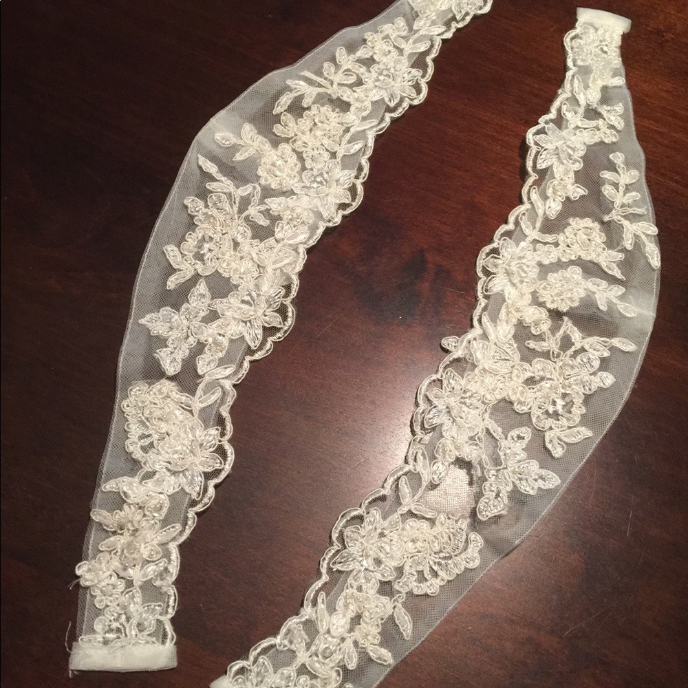 Ivory bridal sleeves with lace and beading